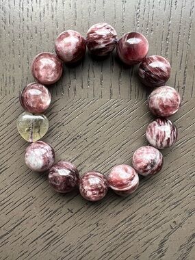 Purple mica with heart black feather auralite bracelet 15mm SIZE 7’